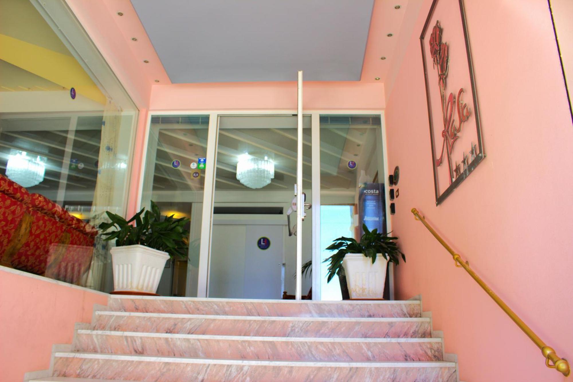 Rosa Apartahotel